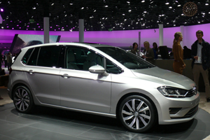 VW Golf Sportsvan R-LINE